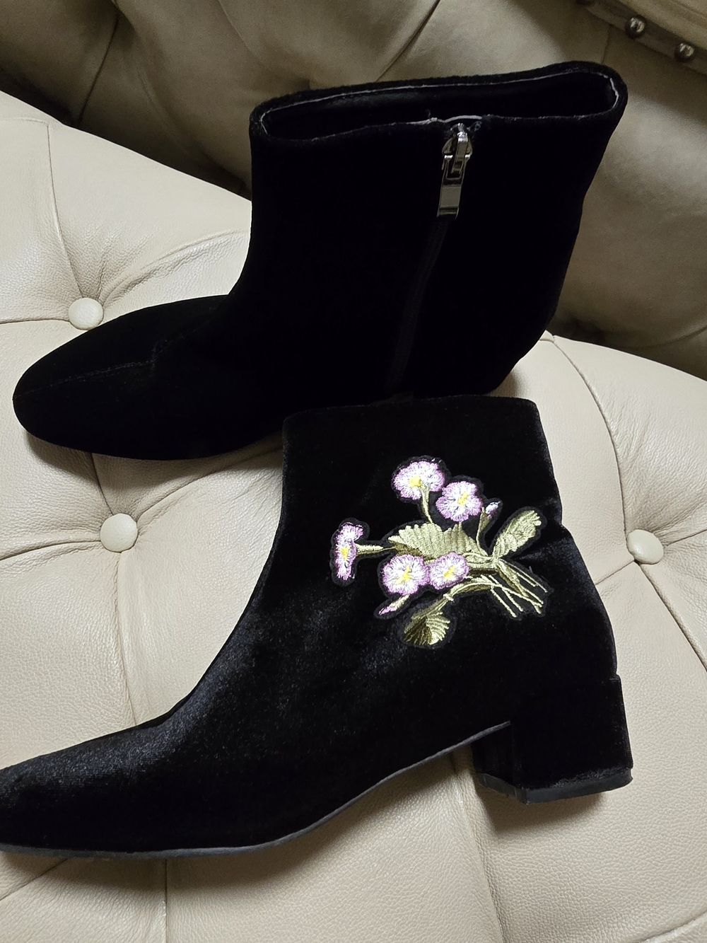 Hot Kiss Black Velour Ankle Booties Boots Shoes Embroidered Size 8.5